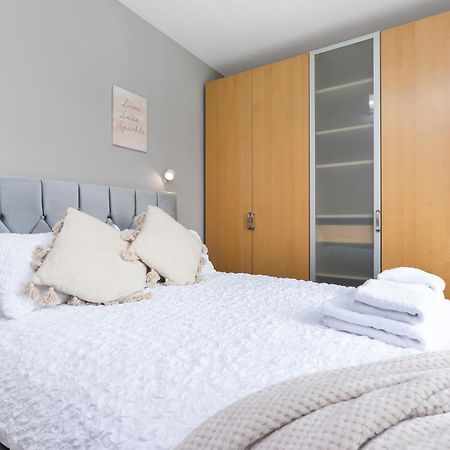 Crewe Apartment - 2 Bed, Free Off Street Parking And Private Garden エディンバラ エクステリア 写真