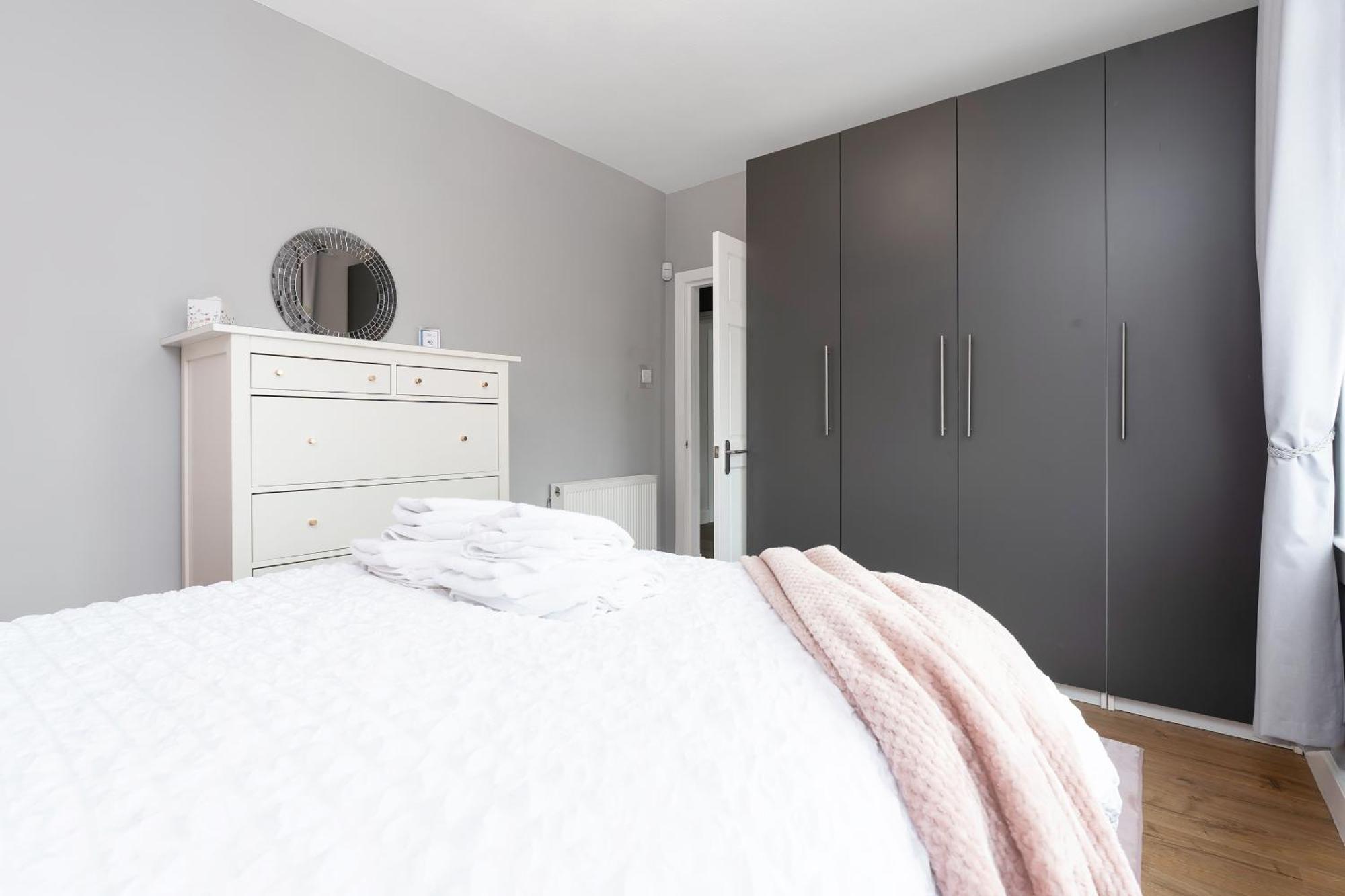 Crewe Apartment - 2 Bed, Free Off Street Parking And Private Garden エディンバラ エクステリア 写真