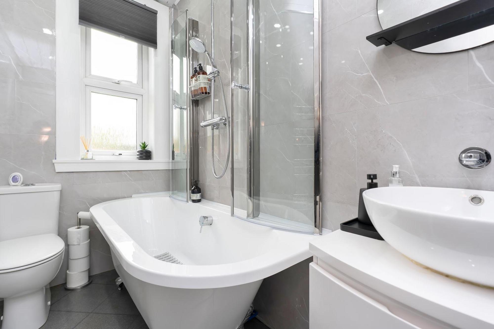 Crewe Apartment - 2 Bed, Free Off Street Parking And Private Garden エディンバラ エクステリア 写真
