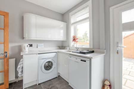 Crewe Apartment - 2 Bed, Free Off Street Parking And Private Garden エディンバラ エクステリア 写真