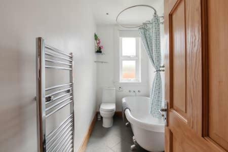 Crewe Apartment - 2 Bed, Free Off Street Parking And Private Garden エディンバラ エクステリア 写真